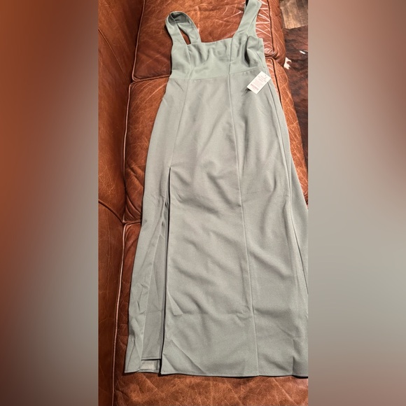 Show me your Mumu brand new with. Tags Eden midi dress in dusty sage stretch - Picture 10 of 10